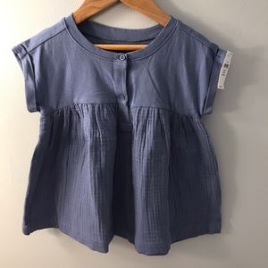 GAP 100% cotton shirt size 5T NWT
